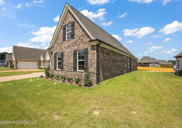 Photo 3 of Single family home for sale at 907 Coahoma Ct, Nesbit, MS 38651 | MLS# 4158202 | Listing updated on 2026-08-05