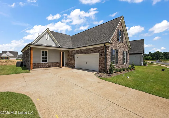 Photo 3 of Single family home for sale at 907 Coahoma Ct, Nesbit, MS 38651 | MLS# 4158202 | Listing updated on 2026-10-27