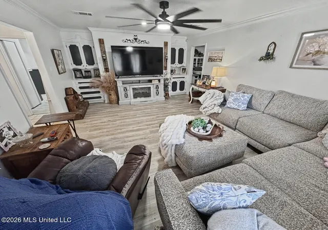 Photo 3 of Sale Pending at 155 Homochitto St, Natchez, MS 39120 | MLS# 4158165 | Listing updated on 2026-08-28
