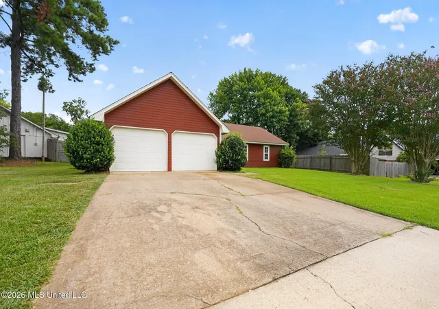 Photo 1 of Single family home for sale at 334 E Timber Ridge Ct, Ridgeland, MS 39157 | MLS# 4158277 | Listing updated on 2026-08-06
