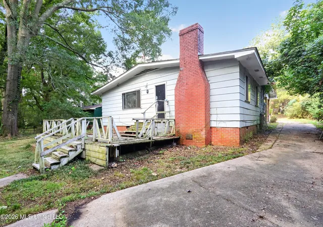 Photo 2 of Single family home for sale at 220 Mcdowell Park Cir, Jackson, MS 39204 | MLS# 4159881 | Listing updated on 2026-09-09