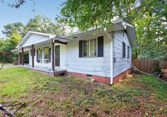 Photo 2 of Single family home for sale at 220 Mcdowell Park Cir, Jackson, MS 39204 | MLS# 4159881 | Listing updated on 2026-10-21