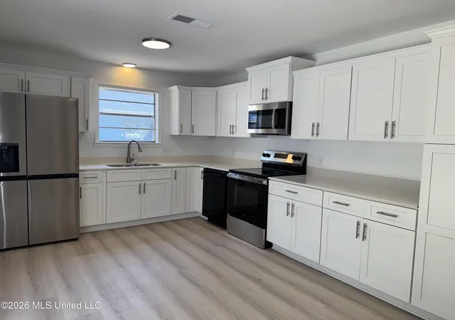 Photo 4 of Single family home for sale at 2304 13th Avenue, Gulfport, MS 39501 | MLS# 4158253 | Listing updated on 2026-09-14