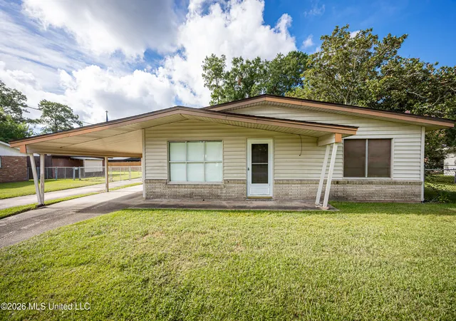 Photo 1 of Sale Pending at 110 Elliott Pl, Ocean Springs, MS 39564 | MLS# 4158763 | Listing updated on 2026-08-12