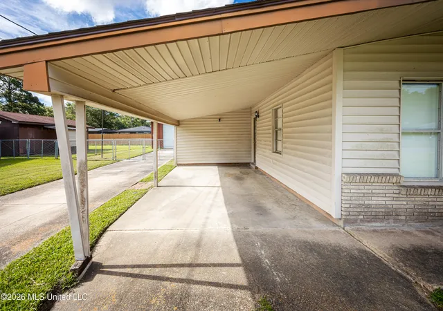 Photo 3 of Sale Pending at 110 Elliott Pl, Ocean Springs, MS 39564 | MLS# 4158763 | Listing updated on 2026-08-12