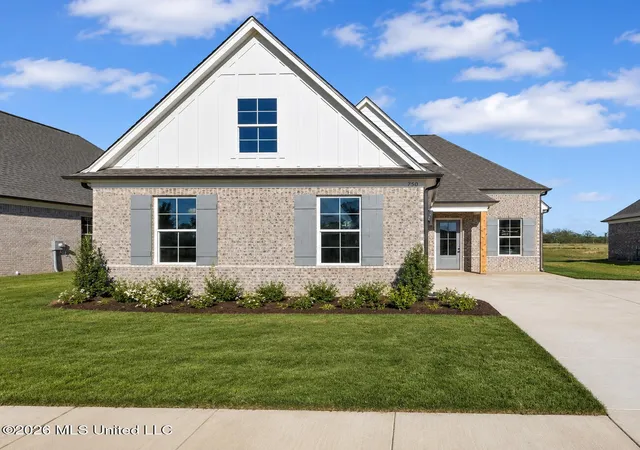 Photo 1 of Single family home for sale at 895 Coahoma Ct, Nesbit, MS 38651 | MLS# 4158380 | Listing updated on 2026-08-07