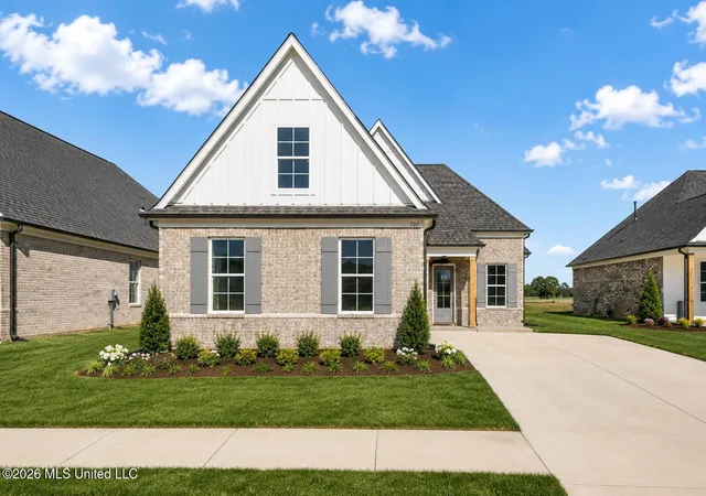 Photo 2 of Single family home for sale at 895 Coahoma Ct, Nesbit, MS 38651 | MLS# 4158380 | Listing updated on 2026-08-07