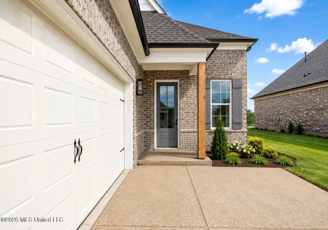 Photo 3 of Single family home for sale at 895 Coahoma Ct, Nesbit, MS 38651 | MLS# 4158380 | Listing updated on 2026-08-07