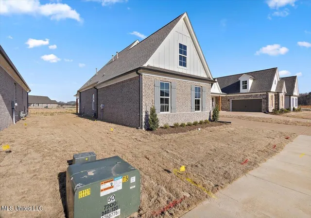 Photo 3 of Single family home for sale at 895 Coahoma Ct, Nesbit, MS 38651 | MLS# 4158380 | Listing updated on 2026-08-07