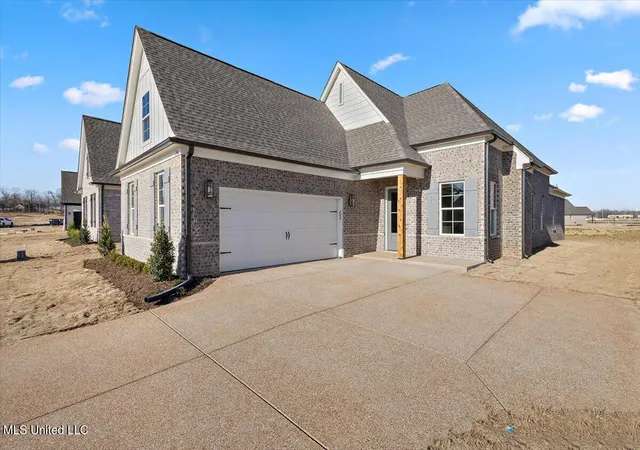 Photo 4 of Single family home for sale at 895 Coahoma Ct, Nesbit, MS 38651 | MLS# 4158380 | Listing updated on 2026-08-07