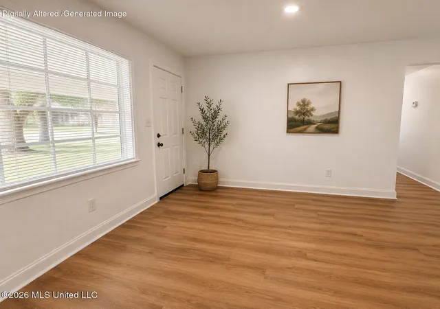 Photo 3 of Sale Pending at 1872 Shady Ln Dr, Jackson, MS 39204 | MLS# 4158249 | Listing updated on 2026-08-07