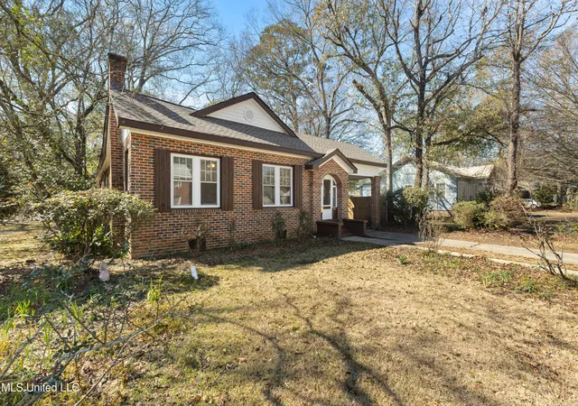 Photo 3 of Sale Pending at 402 8th Avenue, Hattiesburg, MS 39401 | MLS# 4158580 | Listing updated on 2026-09-19