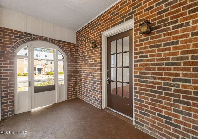 Photo 4 of Sale Pending at 402 8th Avenue, Hattiesburg, MS 39401 | MLS# 4158580 | Listing updated on 2026-09-19
