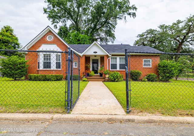 Photo 1 of Single family home for sale at 1 Oak Ct, Natchez, MS 39120 | MLS# 4158379 | Listing updated on 2026-08-12