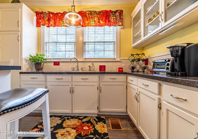 Photo 3 of Single family home for sale at 1 Oak Ct, Natchez, MS 39120 | MLS# 4158379 | Listing updated on 2026-09-16