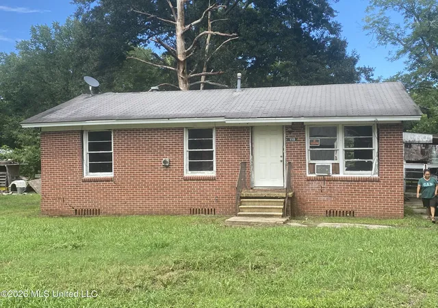 Photo 2 of Single family home for sale at 110 Oak St, Ridgecrest, LA 71334 | MLS# 4158251 | Listing updated on 2026-08-05