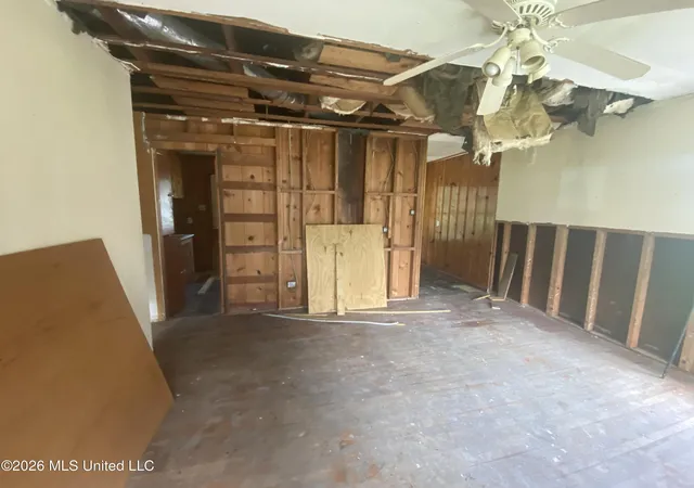 Photo 3 of Single family home for sale at 110 Oak St, Ridgecrest, LA 71334 | MLS# 4158251 | Listing updated on 2026-08-05