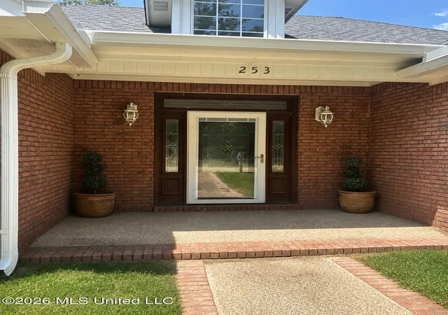 Photo 2 of Single family home for sale at 253 Windmere Dr, Grenada, MS 38901 | MLS# 4158308 | Listing updated on 2026-08-21
