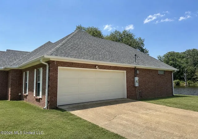 Photo 3 of Single family home for sale at 253 Windmere Dr, Grenada, MS 38901 | MLS# 4158308 | Listing updated on 2026-08-21