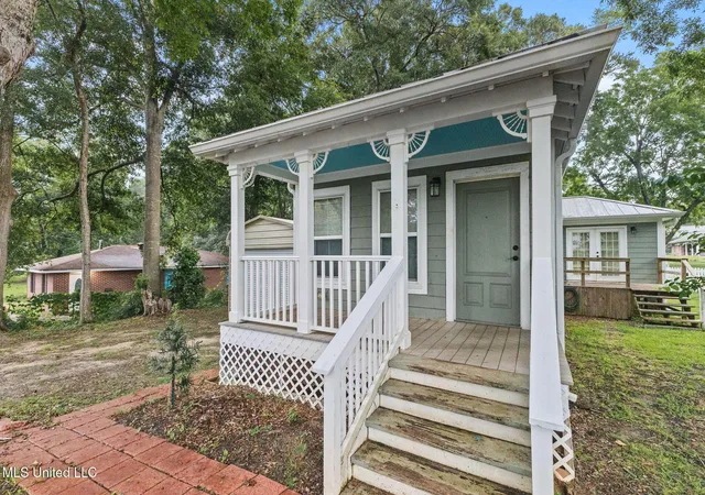 1st image of 533 E College Ave, Wiggins, MS 39577 | MLS# 4158274