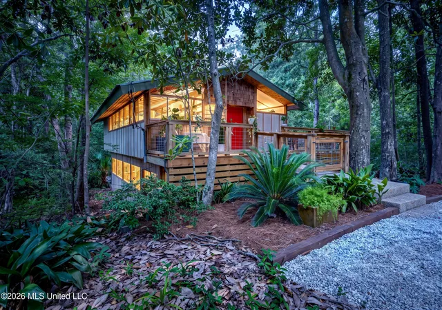 Photo 2 of Sale Pending at 1103 Le Voyageur Dr, Ocean Springs, MS 39564 | MLS# 4158678 | Listing updated on 2026-08-19