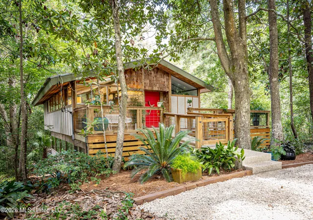 Photo 3 of Sale Pending at 1103 Le Voyageur Dr, Ocean Springs, MS 39564 | MLS# 4158678 | Listing updated on 2026-08-19