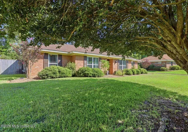 Photo 2 of Sale Pending at 71 Crossgates Dr, Brandon, MS 39042 | MLS# 4158502 | Listing updated on 2026-09-04