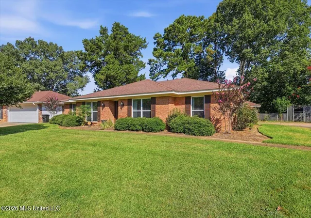 Photo 3 of Sale Pending at 71 Crossgates Dr, Brandon, MS 39042 | MLS# 4158502 | Listing updated on 2026-09-04
