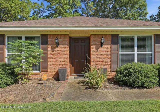 Photo 3 of Sale Pending at 71 Crossgates Dr, Brandon, MS 39042 | MLS# 4158502 | Listing updated on 2026-09-04