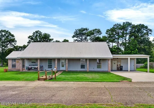Photo 1 of Single family home for sale at 5 N Reba Dr, Carriere, MS 39426 | MLS# 4158326 | Listing updated on 2026-09-09