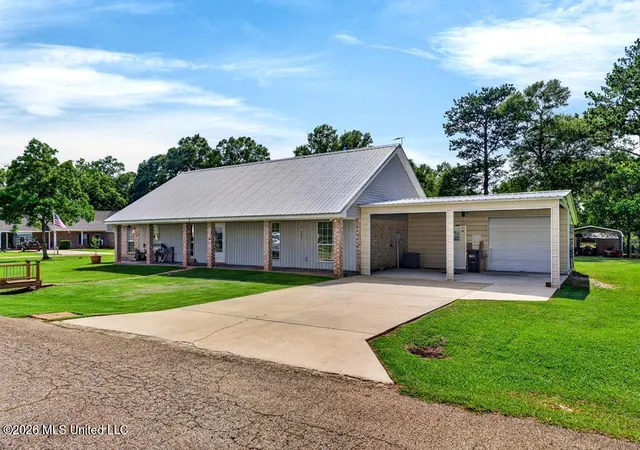 Photo 3 of Single family home for sale at 5 N Reba Dr, Carriere, MS 39426 | MLS# 4158326 | Listing updated on 2026-10-01