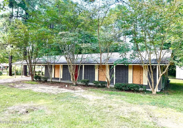 Photo 1 of Sale Pending at 3065 Suncrest Dr, Jackson, MS 39212 | MLS# 4158375 | Listing updated on 2026-09-11