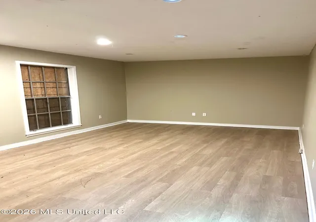 Photo 3 of Sale Pending at 3065 Suncrest Dr, Jackson, MS 39212 | MLS# 4158375 | Listing updated on 2026-09-11