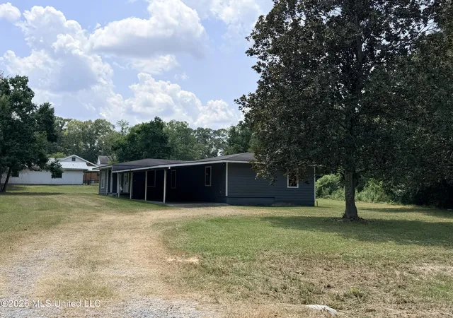 Photo 2 of Sale Pending at 809 W Camp Ave, Lumberton, MS 39455 | MLS# 4158390 | Listing updated on 2026-09-15