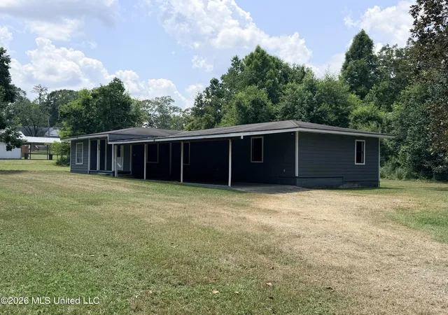 Photo 3 of Sale Pending at 809 W Camp Ave, Lumberton, MS 39455 | MLS# 4158390 | Listing updated on 2026-09-15