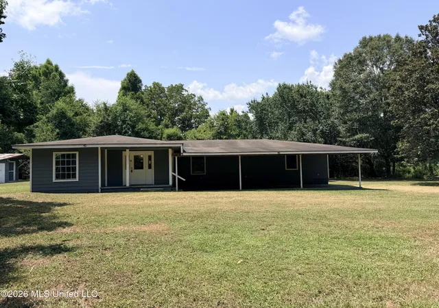 Photo 4 of Sale Pending at 809 W Camp Ave, Lumberton, MS 39455 | MLS# 4158390 | Listing updated on 2026-09-15