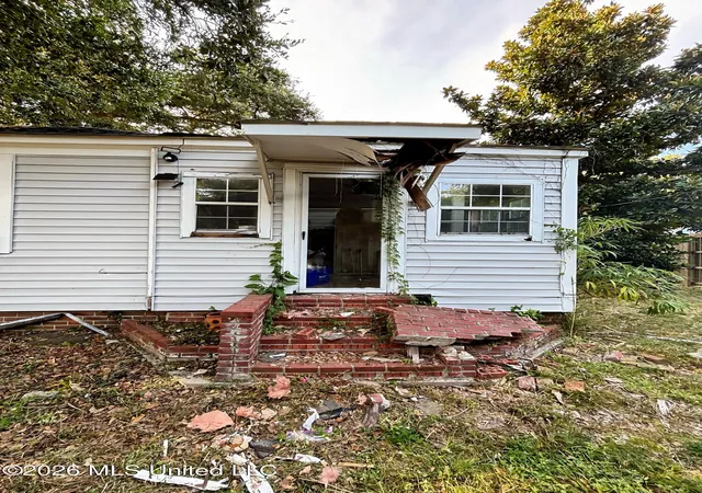 Photo 3 of Sale Pending at 187 Keesler Cir, Biloxi, MS 39530 | MLS# 4158442 | Listing updated on 2026-08-25