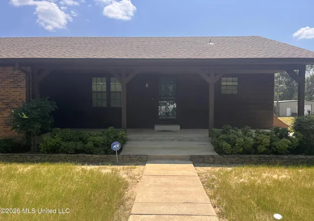 Photo 3 of Single family home for sale at 321 Odom Rd, Hernando, MS 38632 | MLS# 4158540 | Listing updated on 2026-08-25