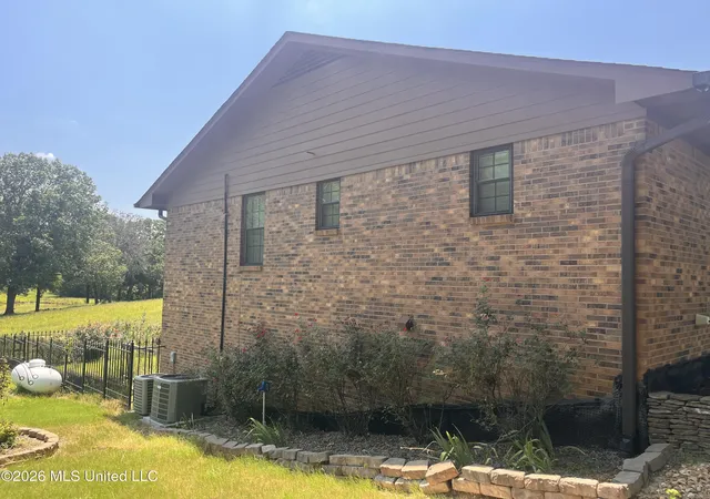 Photo 3 of Single family home for sale at 321 Odom Rd, Hernando, MS 38632 | MLS# 4158540 | Listing updated on 2026-08-25