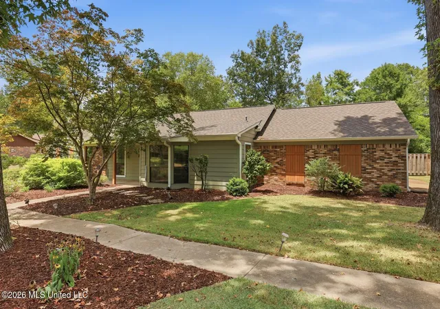 Photo 3 of Sale Pending at 612 Trailwood Dr, Clinton, MS 39056 | MLS# 4158546 | Listing updated on 2026-08-31