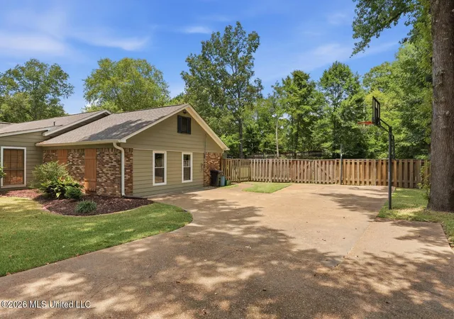 Photo 4 of Sale Pending at 612 Trailwood Dr, Clinton, MS 39056 | MLS# 4158546 | Listing updated on 2026-08-31