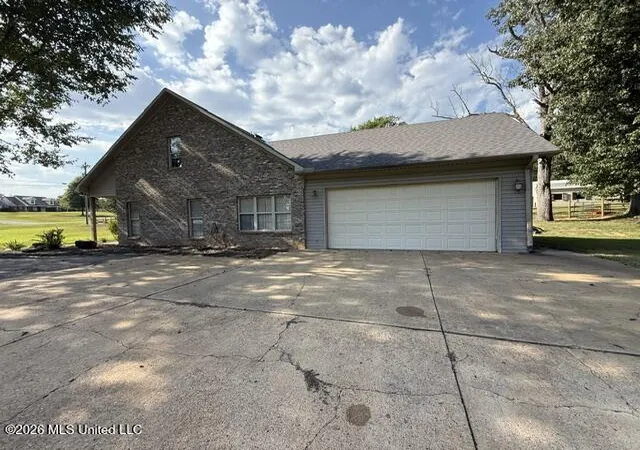 Photo 3 of Sale Pending at 67 Dudley Pl, Byhalia, MS 38611 | MLS# 4160030 | Listing updated on 2026-10-02