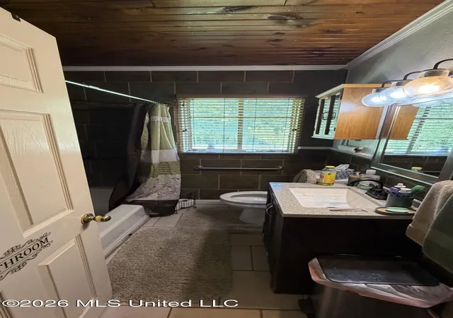 Photo 3 of Sale Pending at 866 Lawrence Rd, Jackson, MS 39206 | MLS# 4158513 | Listing updated on 2026-08-15