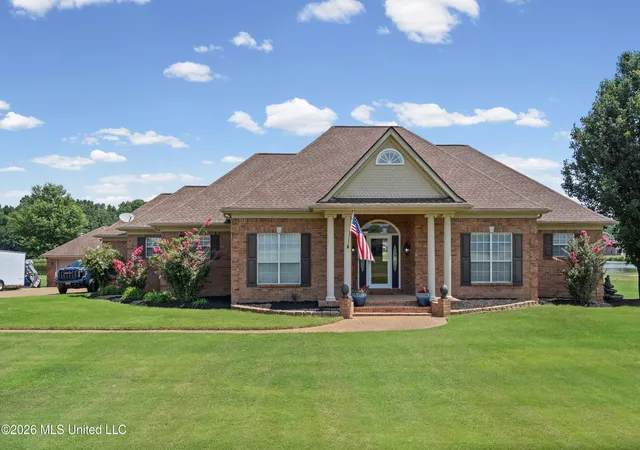 Photo 1 of Single family home for sale at 1975 Green Village Dr, Hernando, MS 38632 | MLS# 4158572 | Listing updated on 2026-08-08