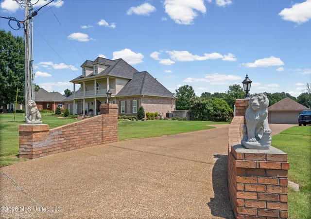 Photo 4 of Single family home for sale at 1975 Green Village Dr, Hernando, MS 38632 | MLS# 4158572 | Listing updated on 2026-10-10