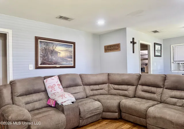 Photo 4 of Single family home for sale at 1626 Camellia St, Vidalia, LA 71373 | MLS# 4158517 | Listing updated on 2026-09-10