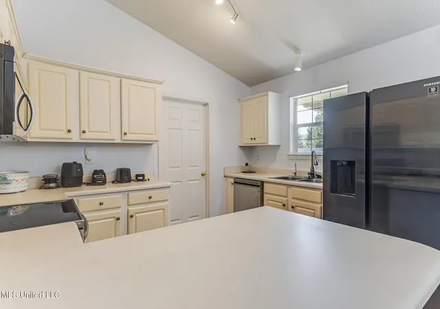 Photo 3 of Single family home for sale at 13171 W Country Hills Dr, Gulfport, MS 39503 | MLS# 4158988 | Listing updated on 2026-09-18