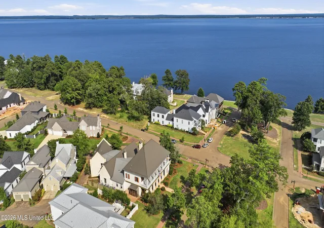 Photo 3 of Mansion for sale at 110 W Florida Blvd, Madison, MS 39110 | MLS# 4158533 | Listing updated on 2026-08-19