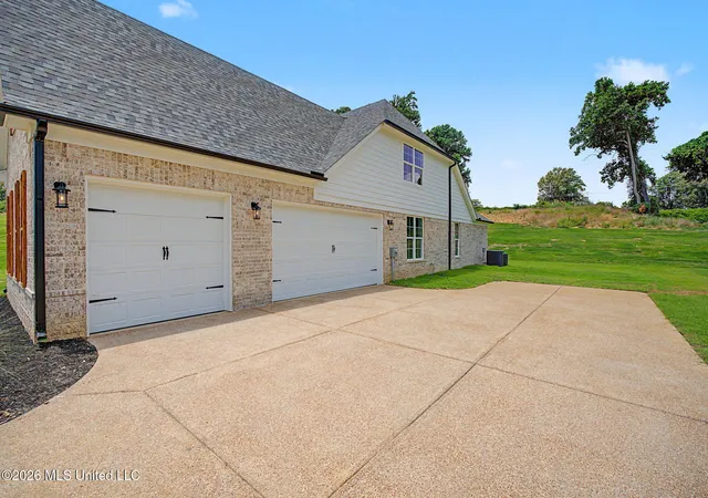 Photo 4 of Single family home for sale at 8130 Soaring Oaks Dr, Walls, MS 38680 | MLS# 4159658 | Listing updated on 2026-08-19