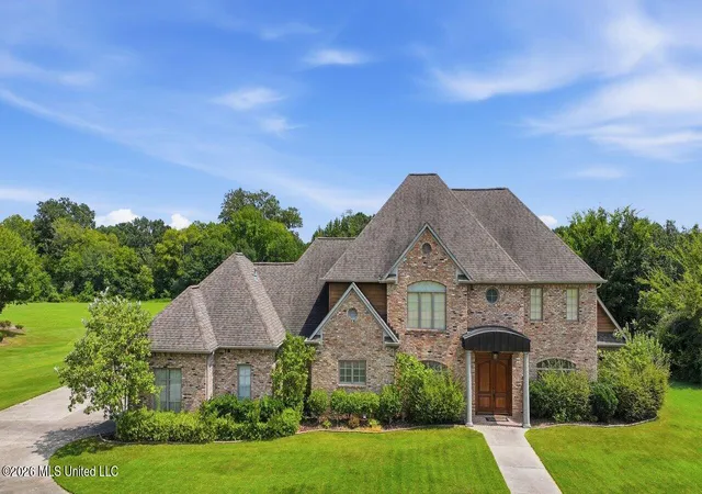 Photo 2 of Single family home for sale at 553 Twin Cedars Dr, Madison, MS 39110 | MLS# 4158662 | Listing updated on 2026-08-11
